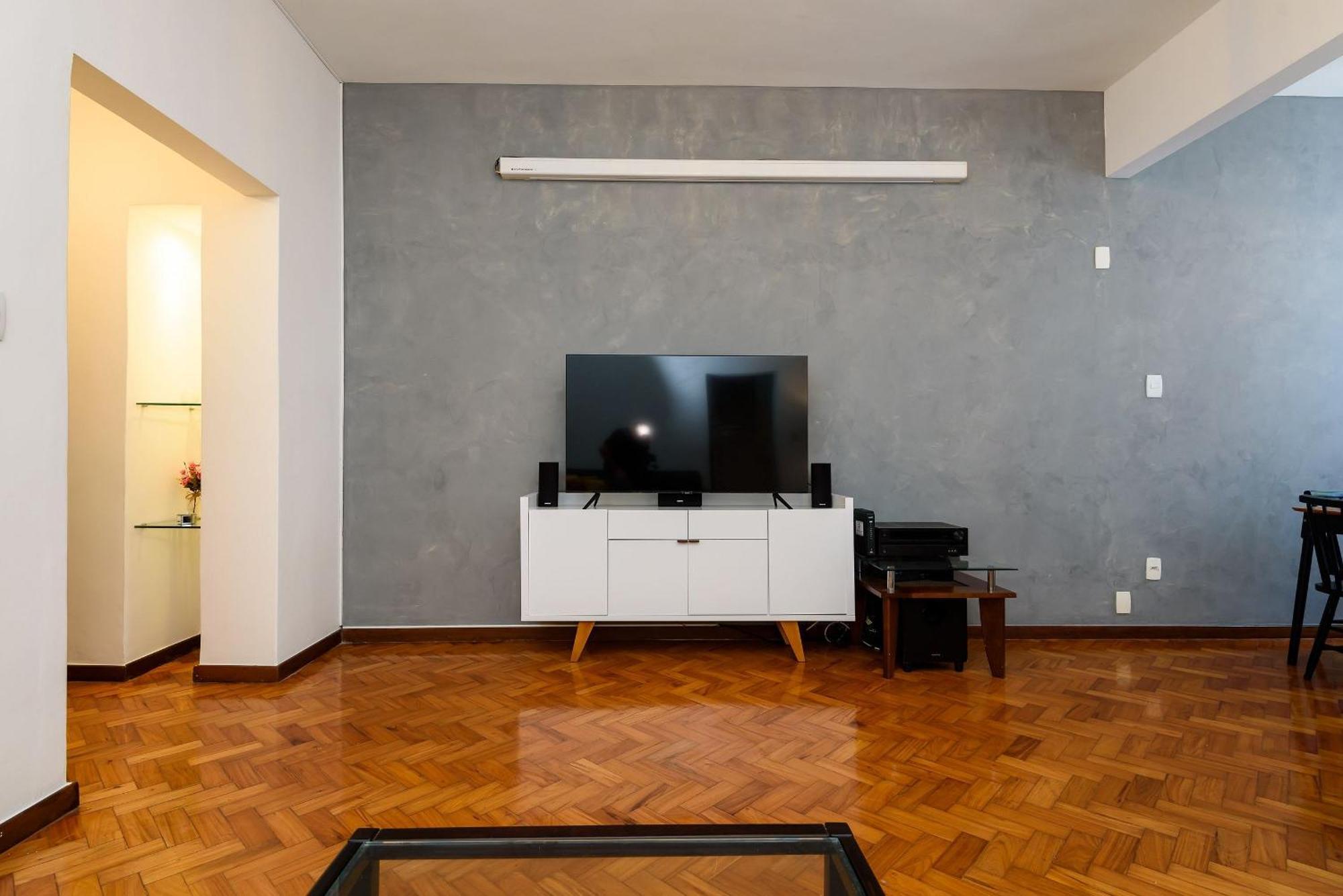 Apartamento Omar Do Rio - Bi 102/202: 3qtos/2ba, Internet 240mbps, 300 Metros Da De Copacabana E A 200 Metros Do Metrô *
