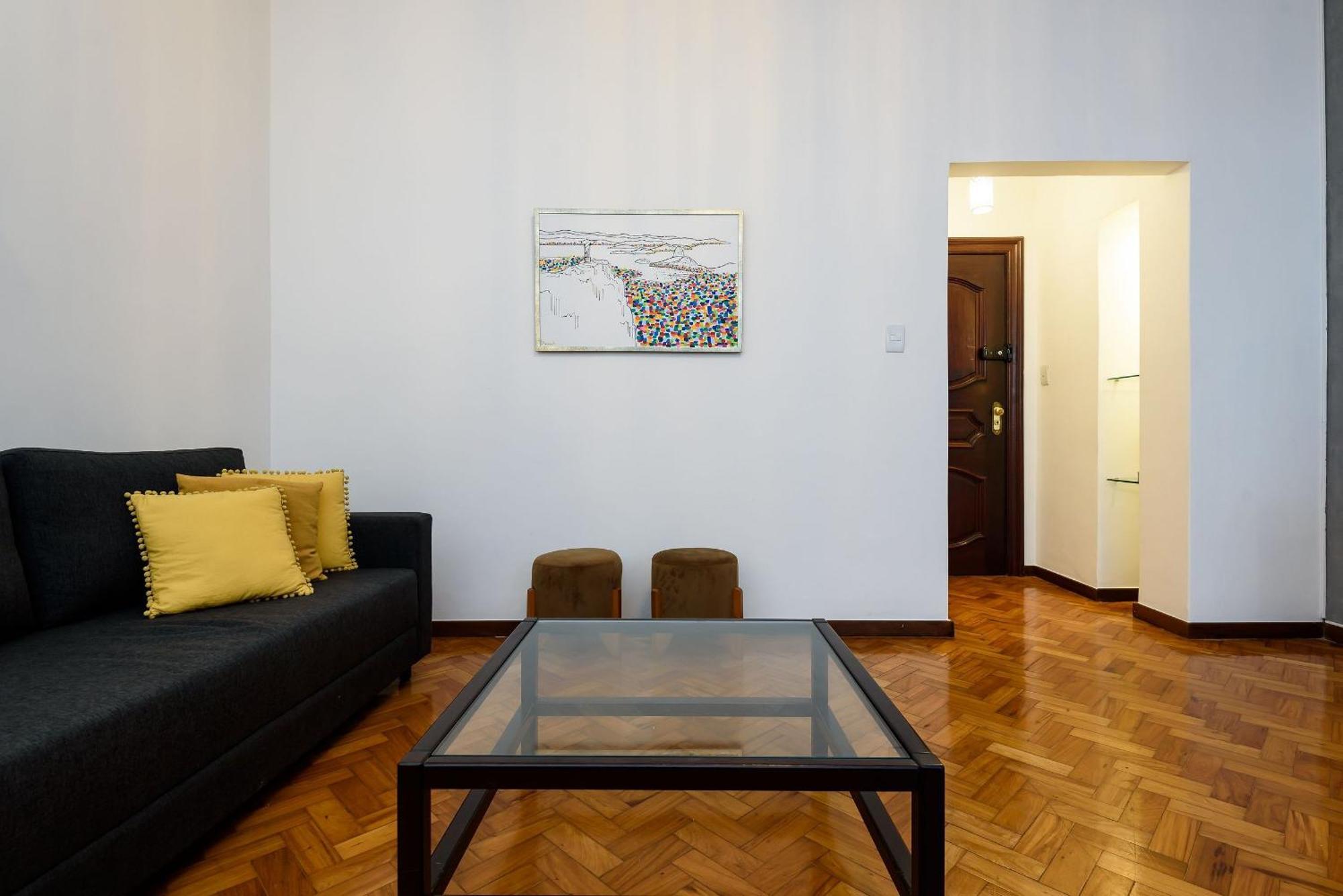 Apartamento Omar Do Rio - Bi 102/202: 3qtos/2ba, Internet 240mbps, 300 Metros Da De Copacabana E A 200 Metros Do Metrô *