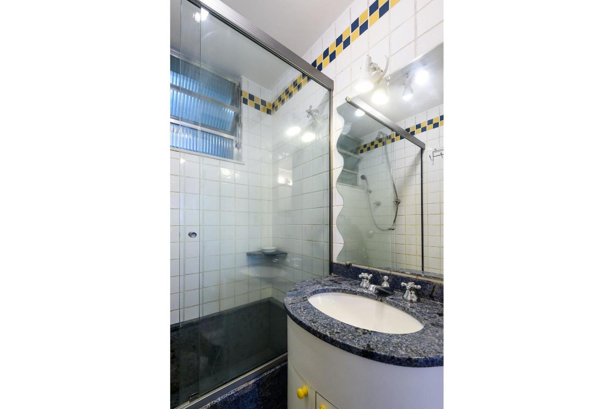2 Quartos Em Copacabana Com Garagem | Bc 473/704 Rio de Janeiro