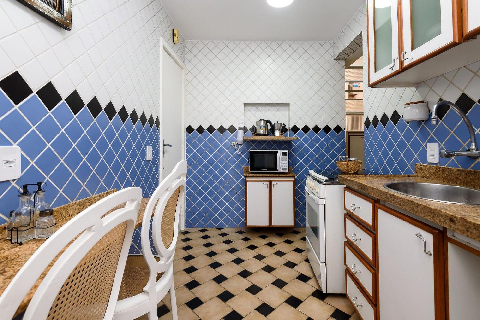 2 Quartos Em Copacabana Com Garagem | Bc 473/704 *