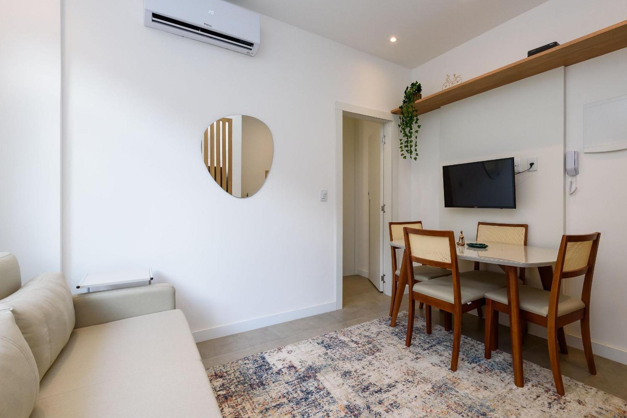Moderno E Sala Em Copacabana | Mfb 76/204