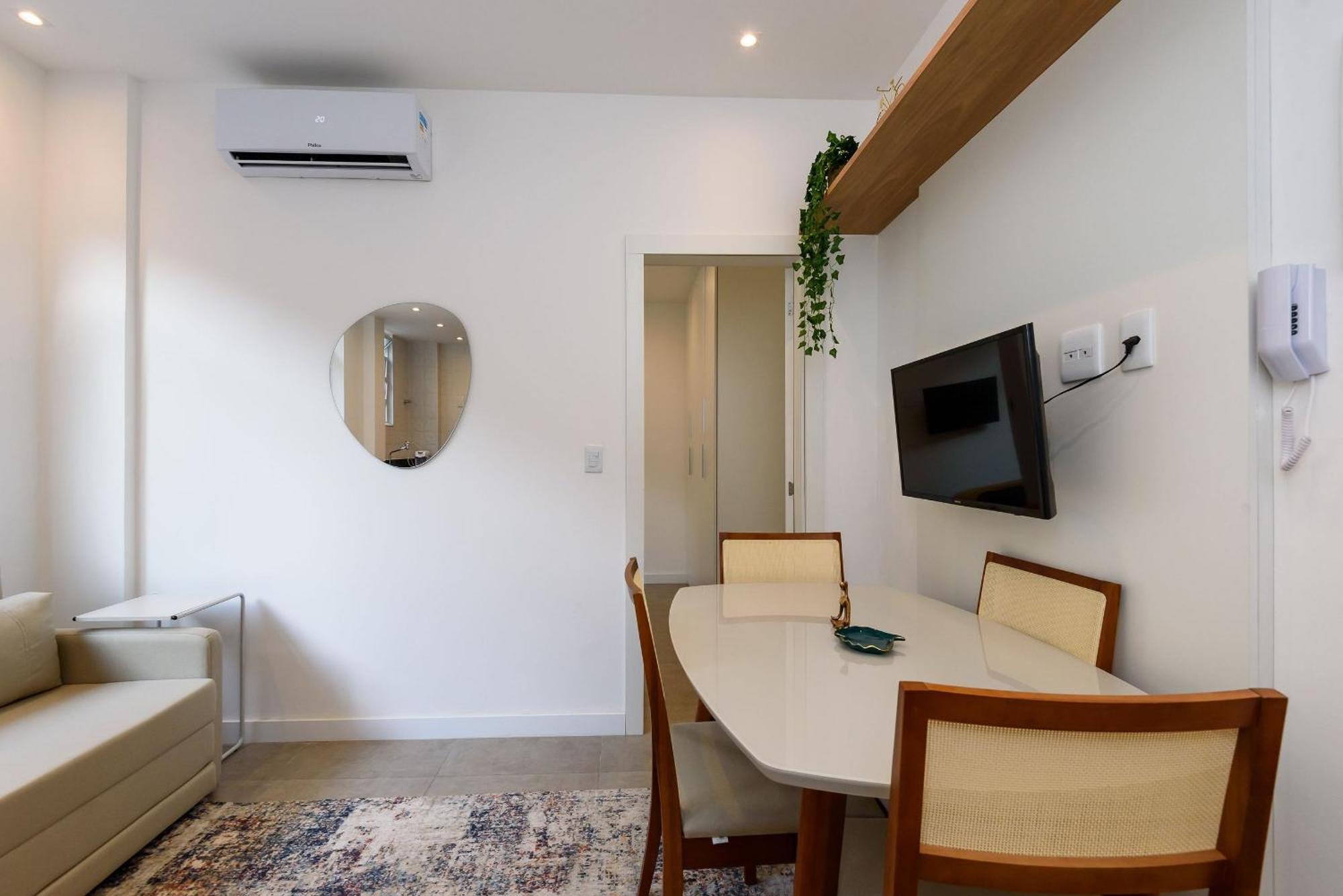 Moderno E Sala Em Copacabana | Mfb 76/204 Apartamento