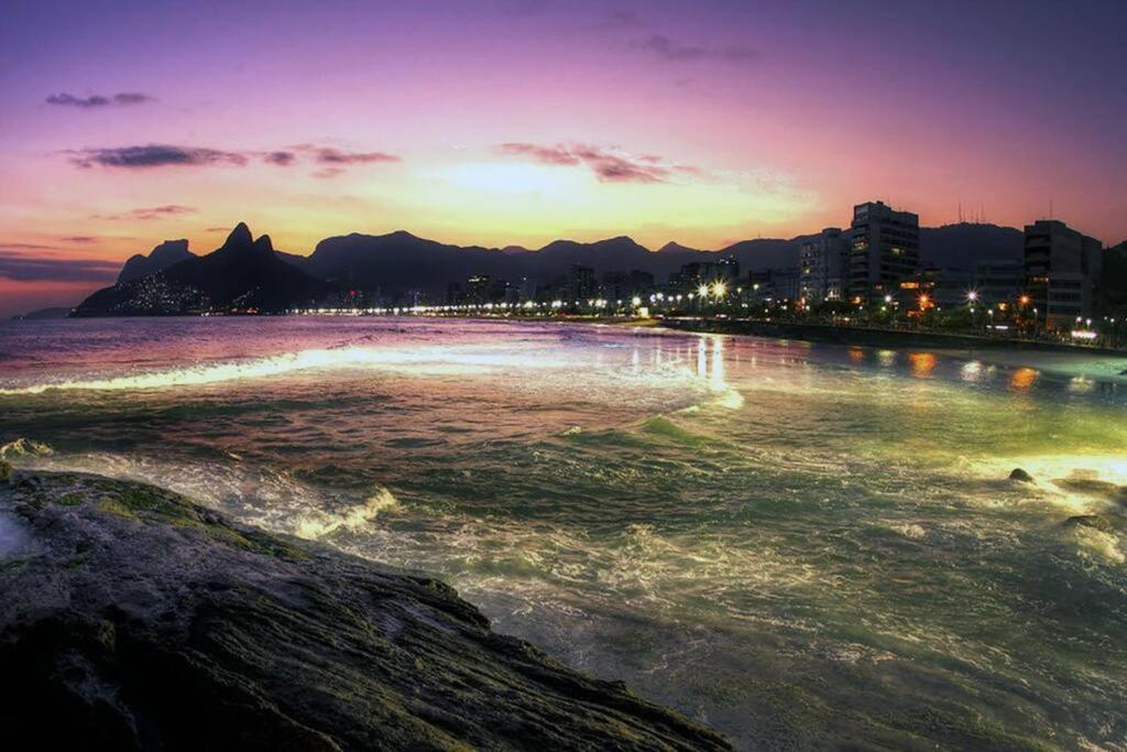 Casa Charmosa Em Ipanema Na Quadra Da Praia!