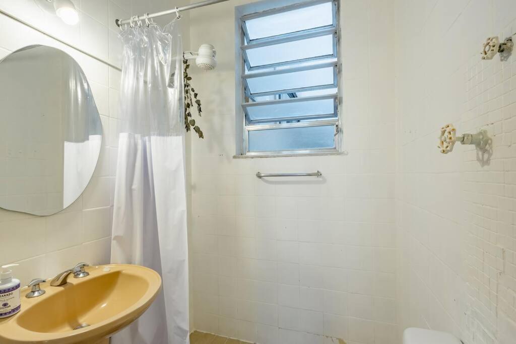 Casa Charmosa Em Ipanema Na Quadra Da Praia!