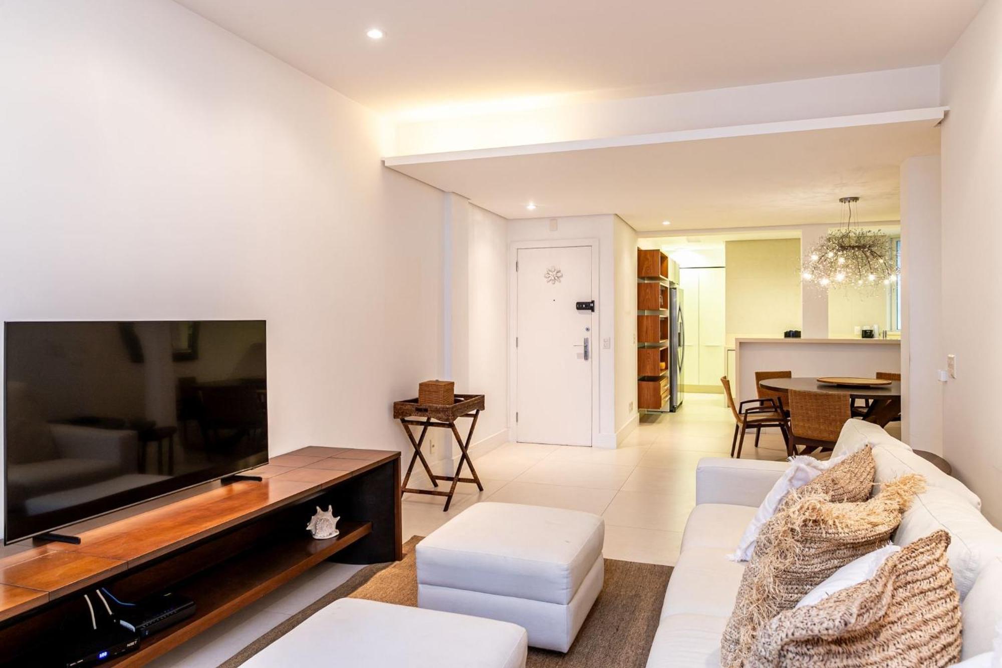 Apartamento 3 Quartos No Leblon A 2 Min. Da | Gsm493/203 *