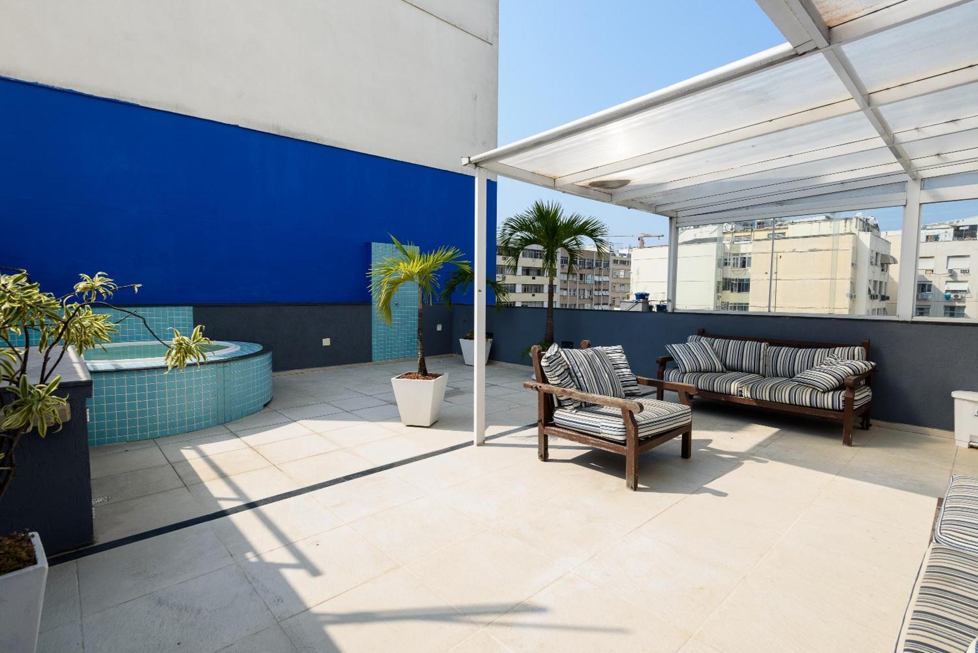 Spacious Duplex Penthouse Arpoador *