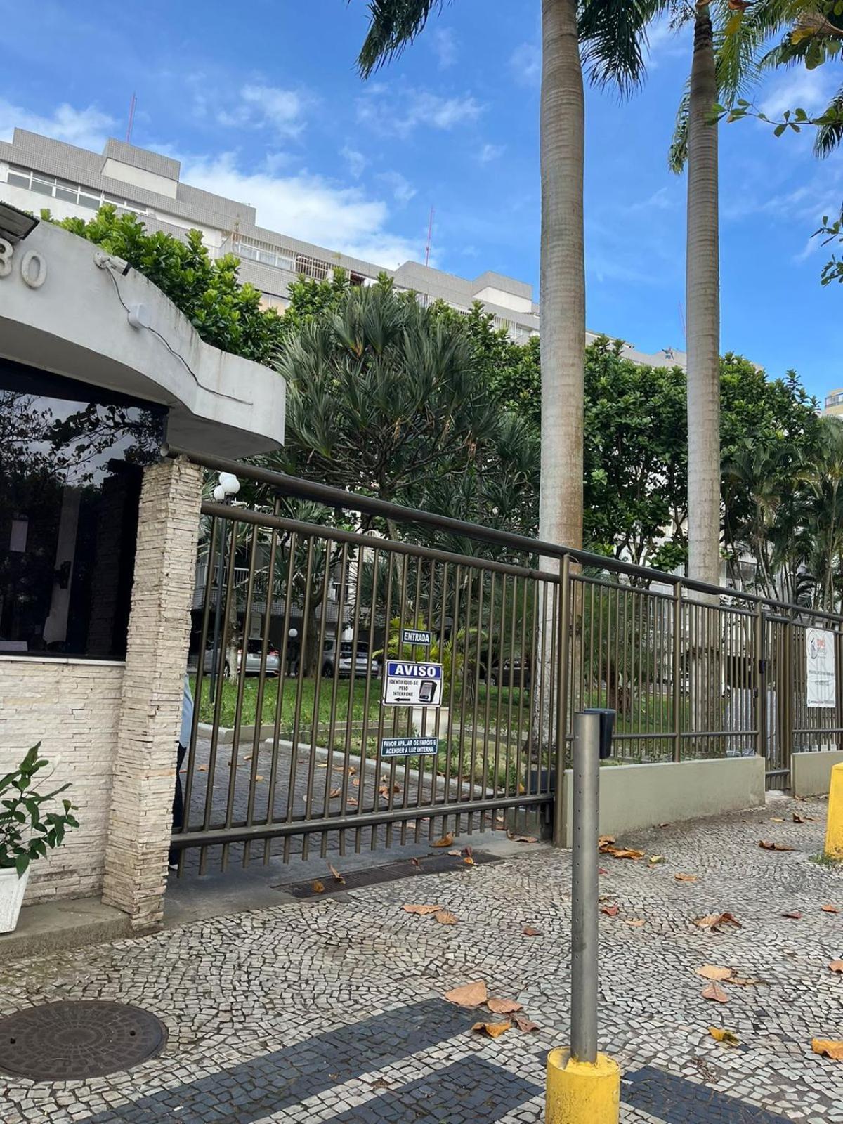 Apartamento Cobertura Incrivel, Silenciosa E Familiar Com Sala Ampla, Cozinha Americana, 3 Quartos, Area Gourmet, Terraco Aberto Com Churrasqueira E Jacuzzi Na Praia Da Barra Da Tijuca - Rio De Janeiro - Apto Inteiro So Pra Voce