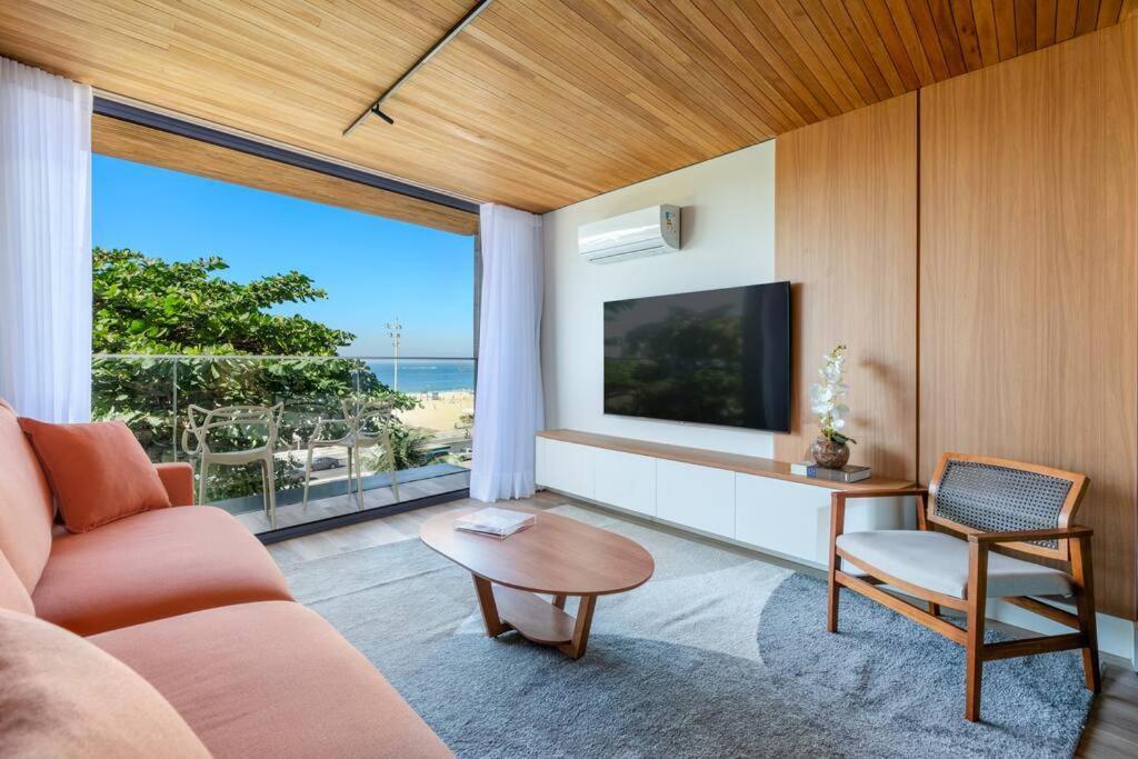 Beachfront Paradise Luxury Apartment *