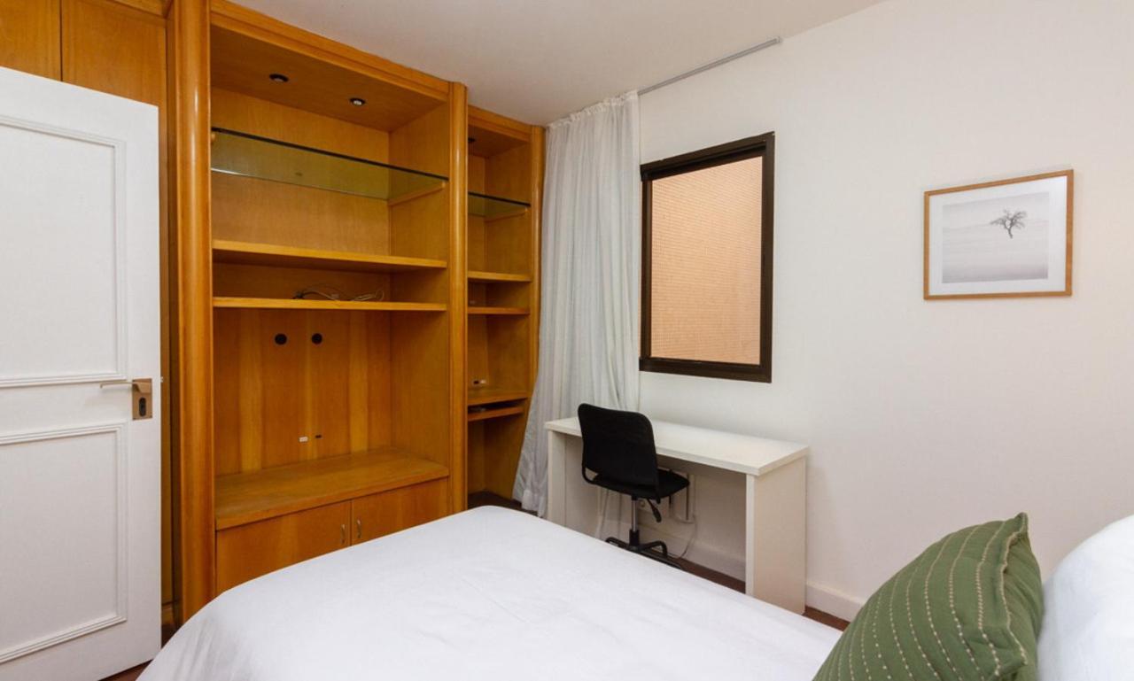 Apartamento Tabas - Espacoso Ape No Leblon - Lb0005 *