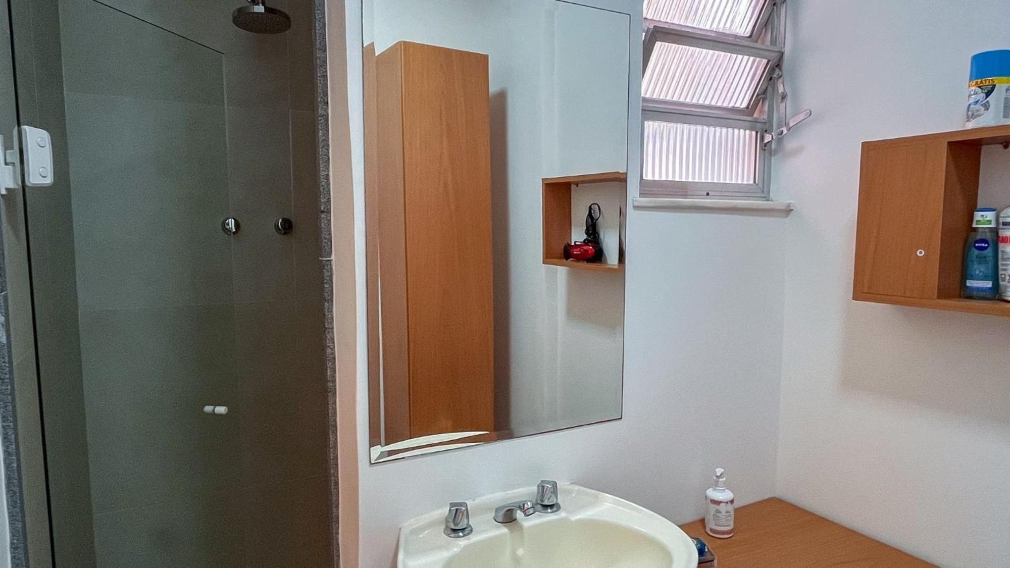 Hr.113 - Recentemente Reformado Com 2 Alugar No Posto 10 De Ipanema Apartamento Rio de Janeiro