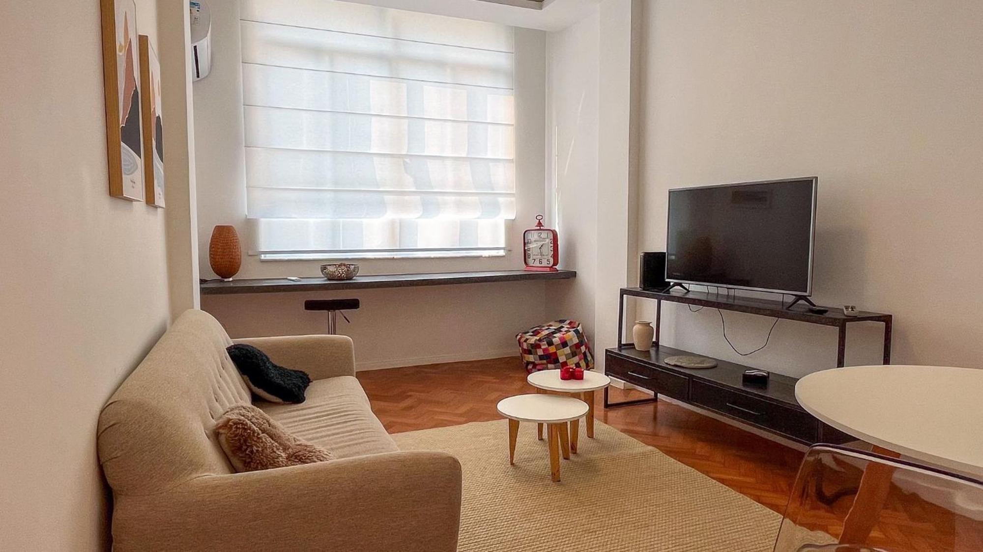 Hr.113 - Recentemente Reformado Com 2 Alugar No Posto 10 De Ipanema Apartamento *