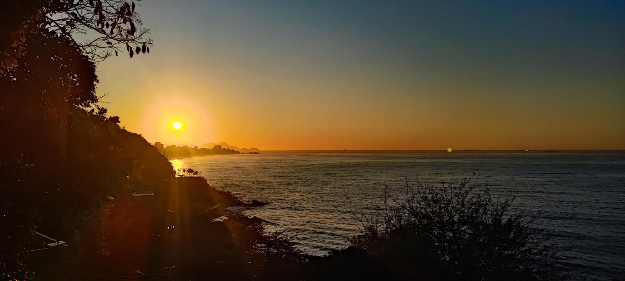 Apartment Ocean View House Of Zepp - Good Neighbourhood, 5 Minute Walk To The Beach, Stunning Sunrise Views *