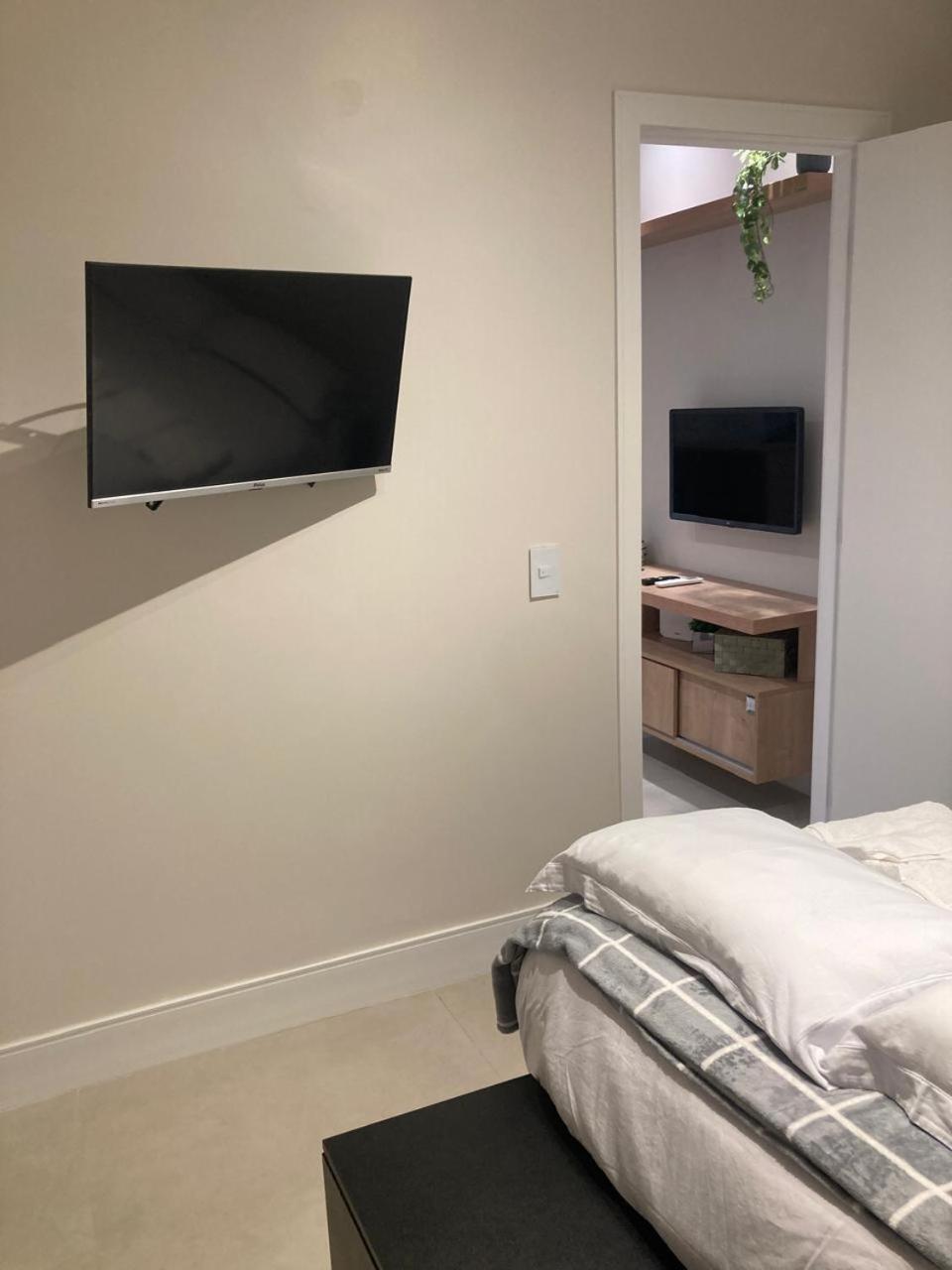 Apartamento Copacabana Sala E Na Quadra Da Praia, Posto 6, Brasil