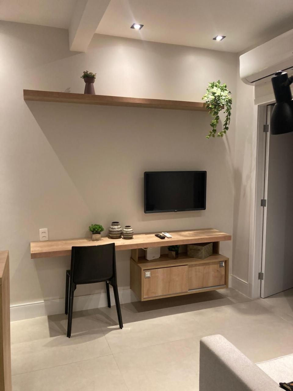 Apartamento Copacabana Sala E Na Quadra Da Praia, Posto 6, Brasil