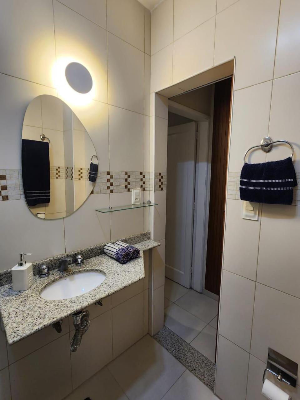 Em Copacabana Apartment *