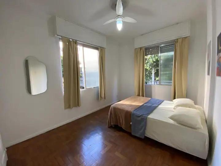 Apartamento Espacoso E Bem Localizado Em Copanema Rio de Janeiro