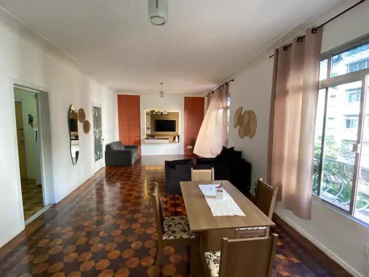 Espacoso E Bem Localizado Em Copanema Apartamento Rio de Janeiro