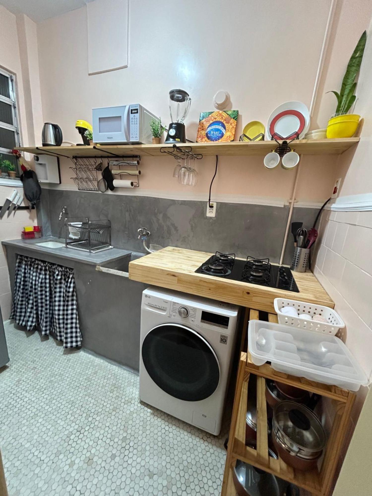 Pe Na Areia Na Quadra Copacabana Localizacao Rio Wifi 100mb Apartment