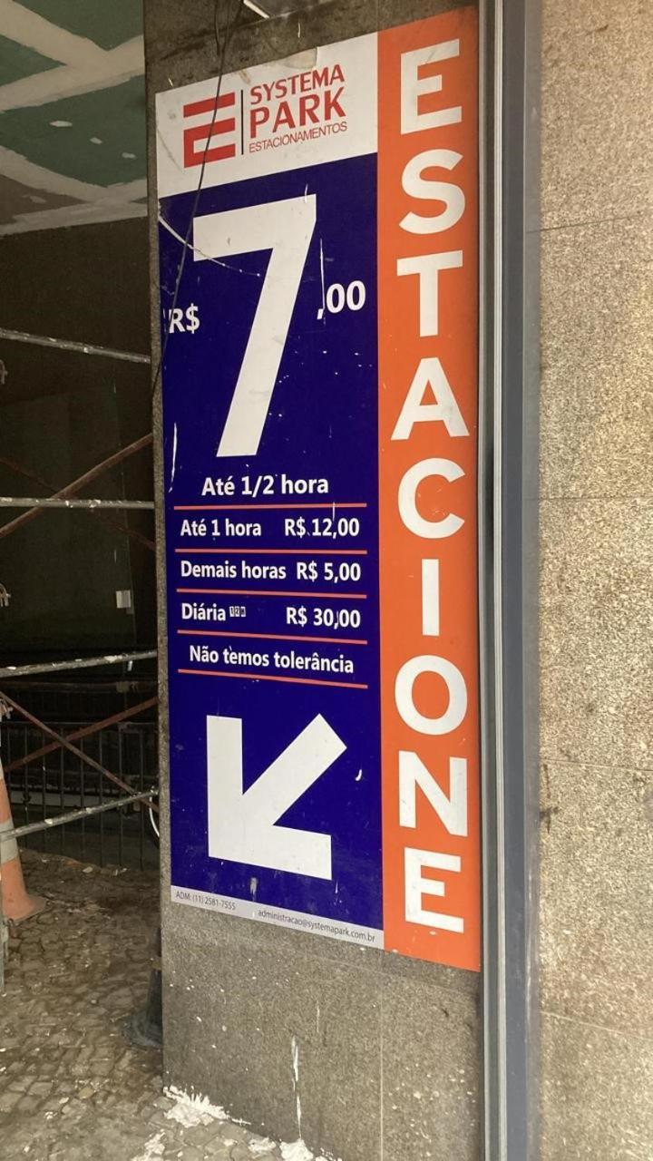 Copacabana Sala E Na Quadra Da Praia, Posto 6, Brasil * Rio de Janeiro