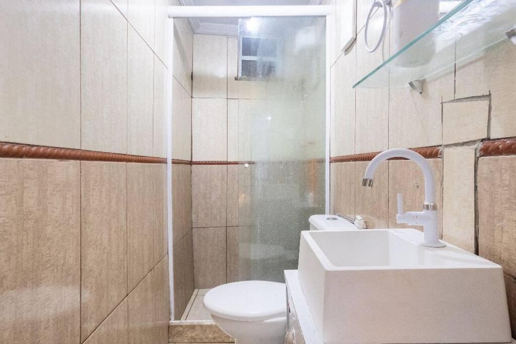 Casa Rosa A Uma Quadra Da Praia * Rio de Janeiro