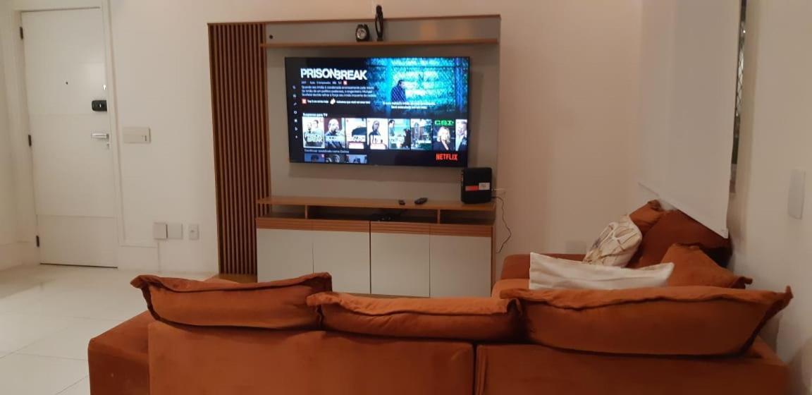 Lindo De 3 Quartos, Uma Quadra Da Praia! Apartamento *