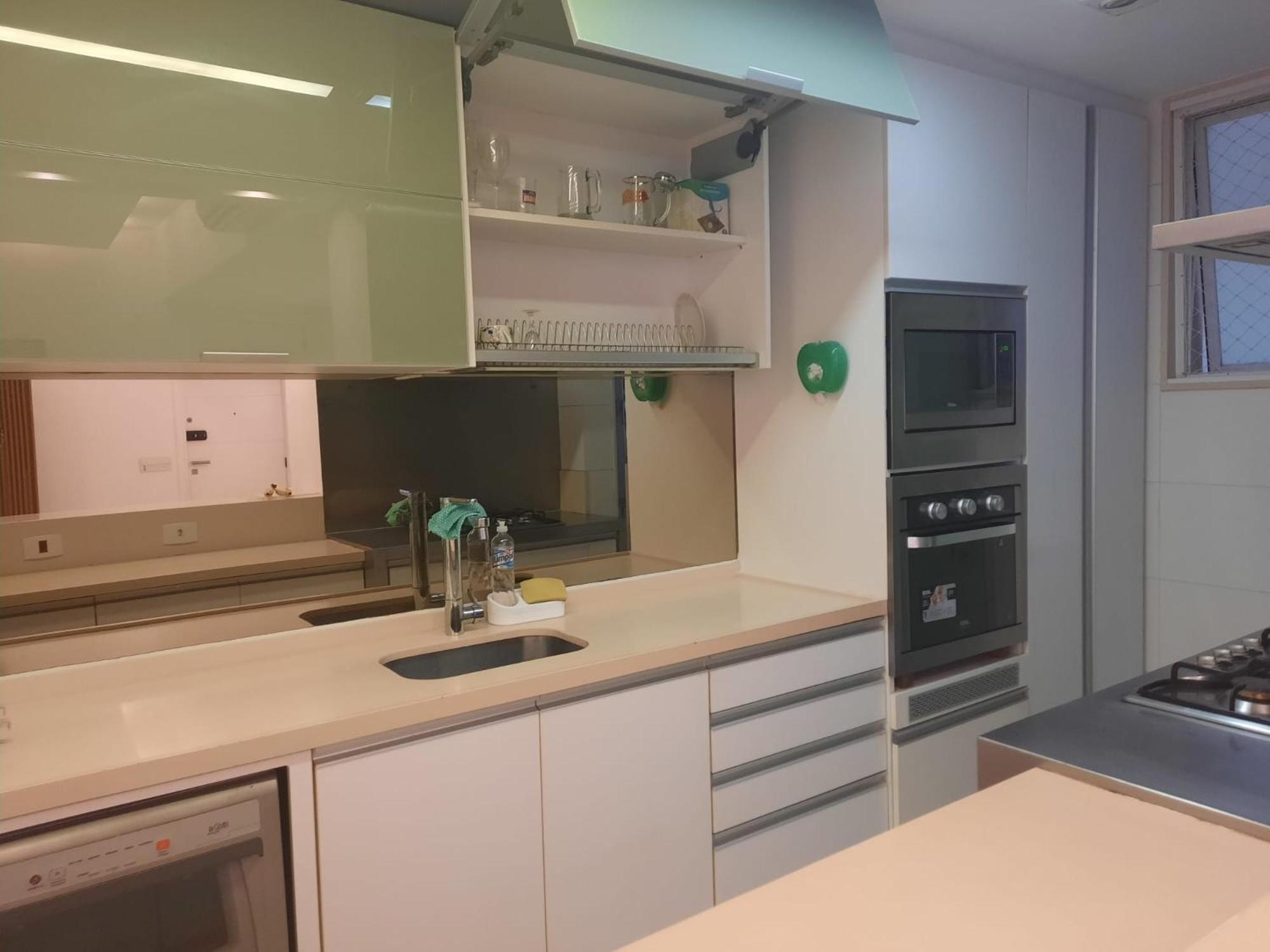 Lindo De 3 Quartos, Uma Quadra Da Praia! Apartamento *