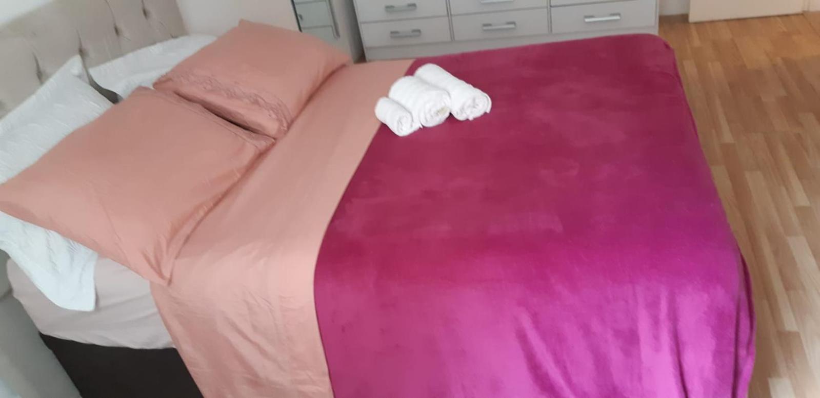 Lindo De 3 Quartos, Uma Quadra Da Praia! Apartamento *