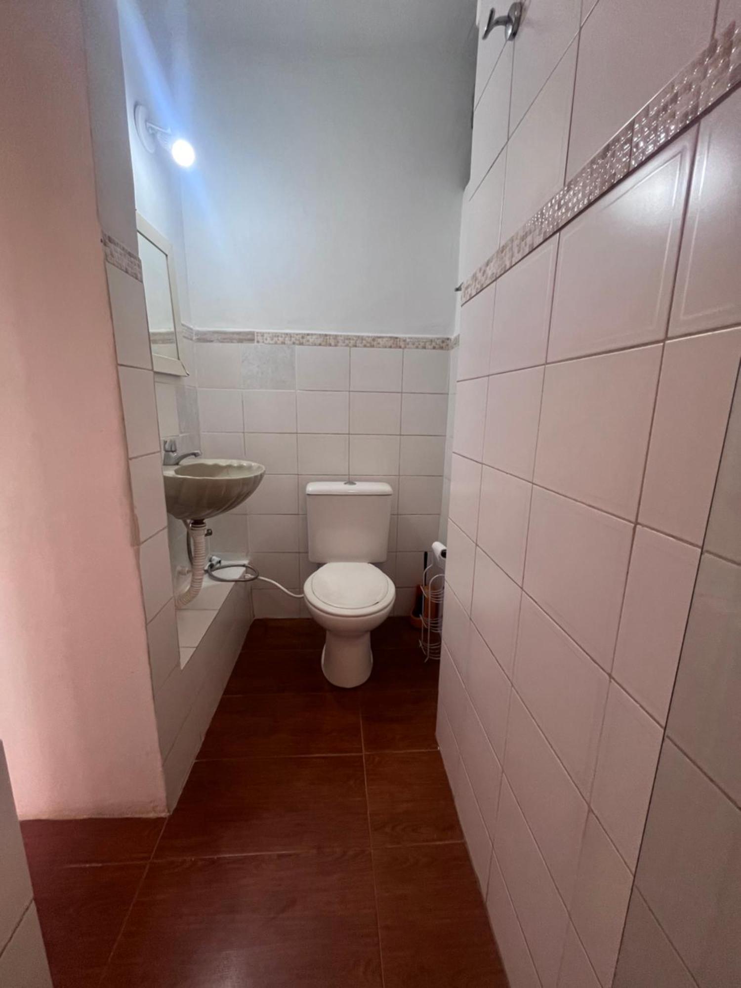 Linda Com Banheiro,em Casa De Quarto em Acomodações Particulares Rio de Janeiro