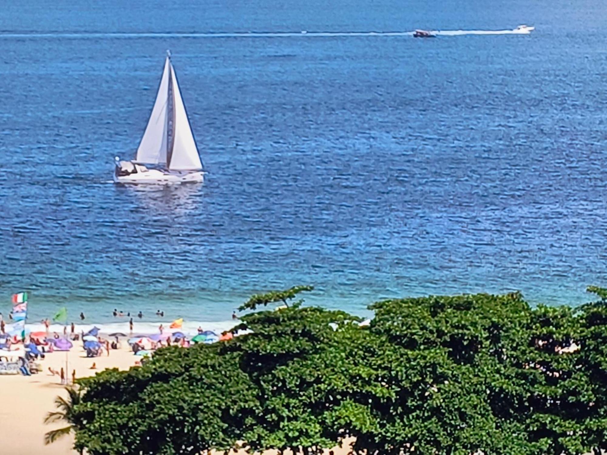 Apartamento Em Cobertura Com Vista O Mar 1 *