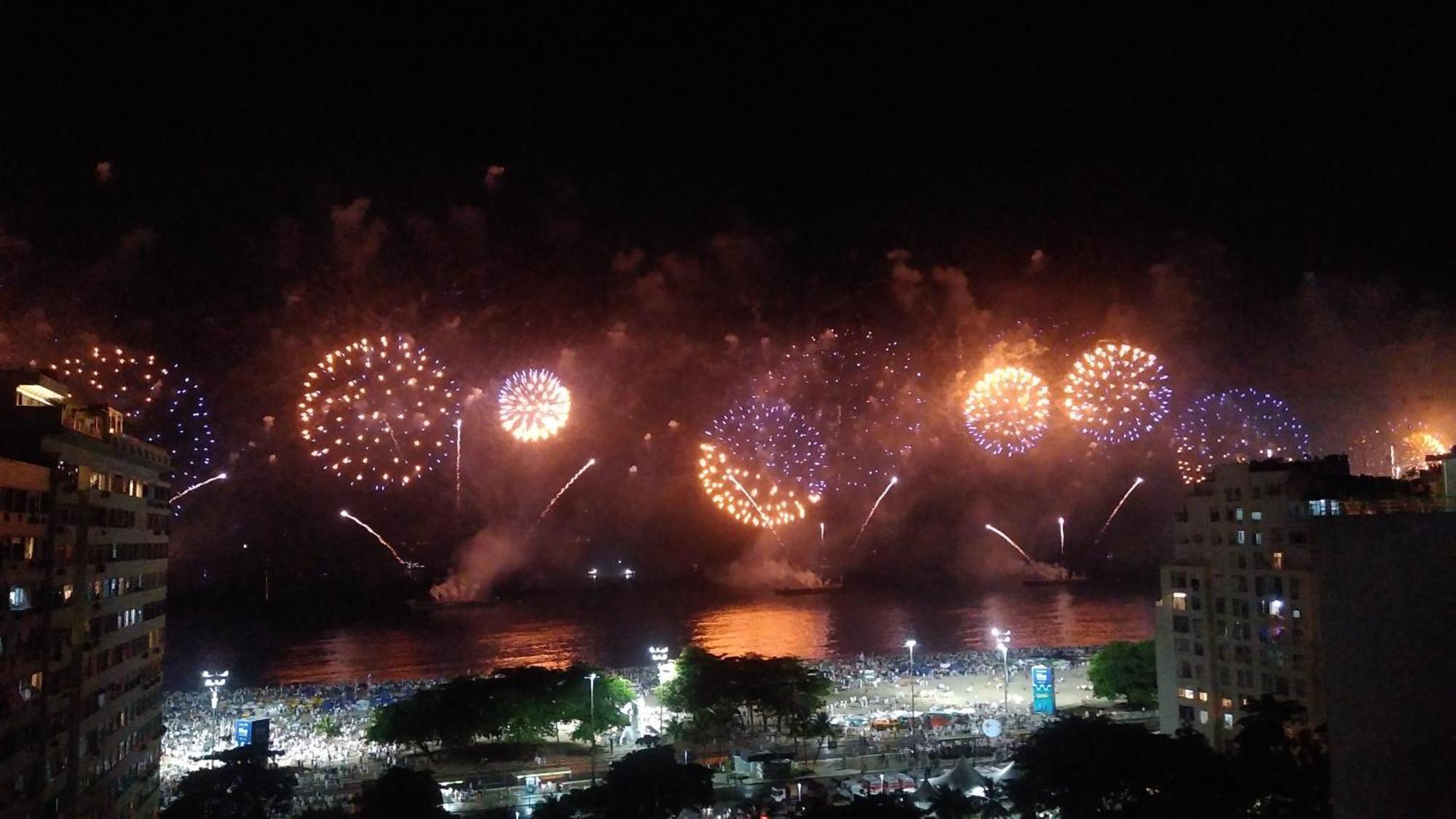 Apartamento Em Cobertura Com Vista O Mar 1 *