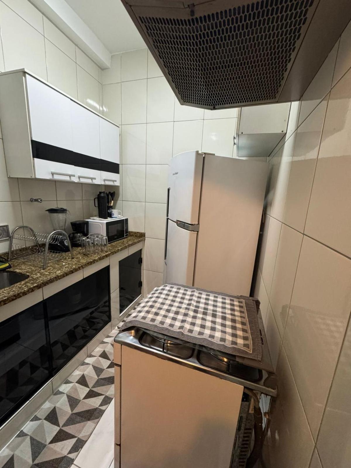 Apto Confortavel E Completo Em Copacabana- 2 Quartos Com Split E Wifi Apartamento *
