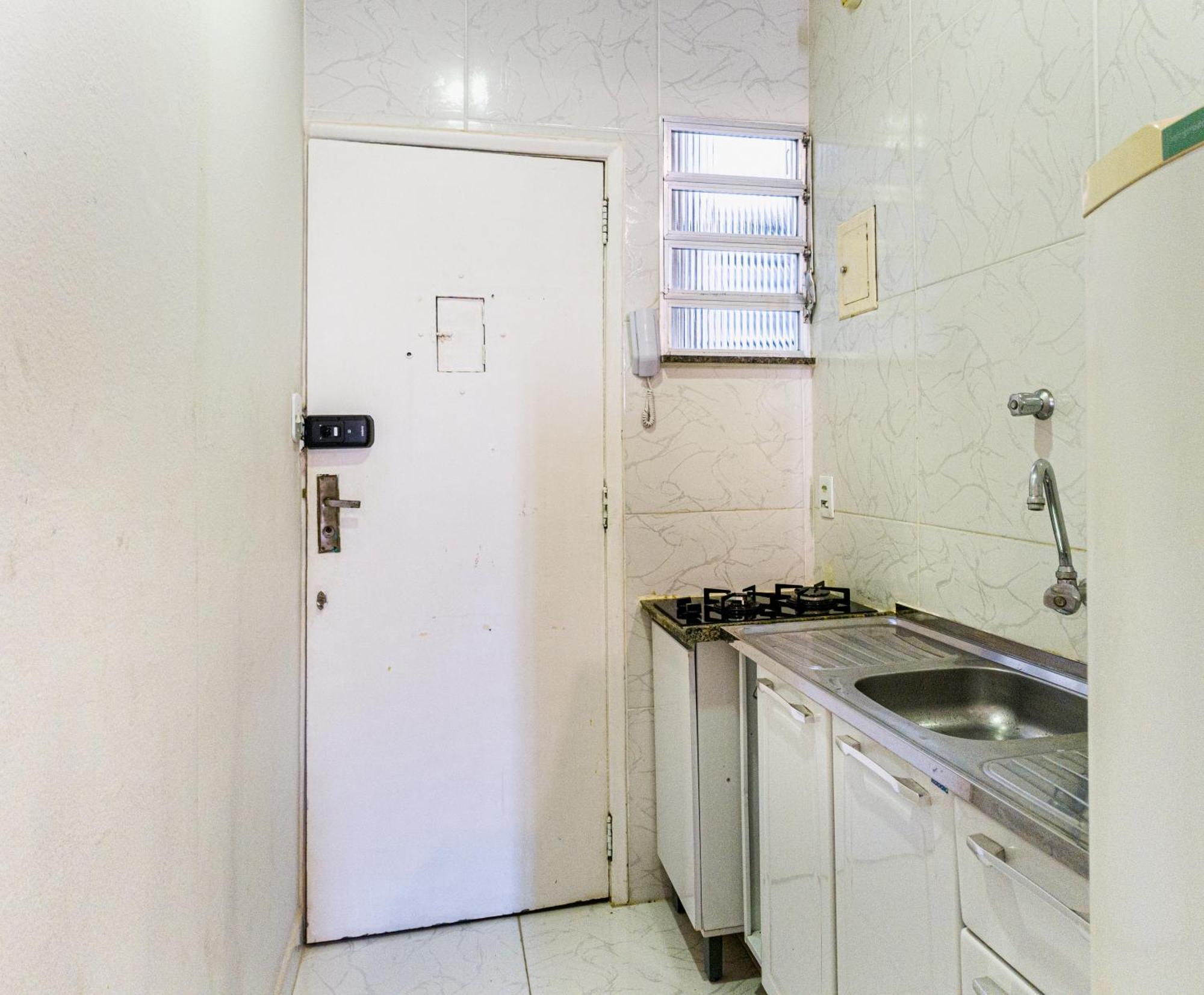 Completo Na De Copacabana Com Ar, Wifi, Netflix, Ate 4 Pessoas, Fundos Claro E Silencioso, Pauloangerami Pj135 Apartamento Rio de Janeiro