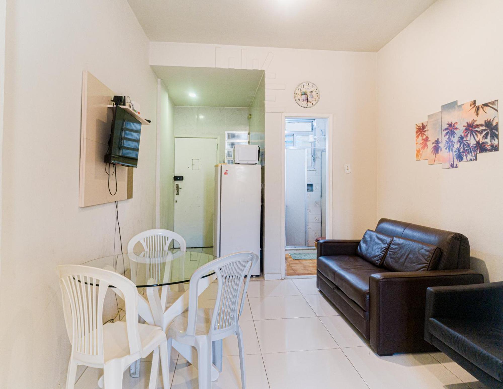 Completo Na De Copacabana Com Ar, Wifi, Netflix, Ate 4 Pessoas, Fundos Claro E Silencioso, Pauloangerami Pj135