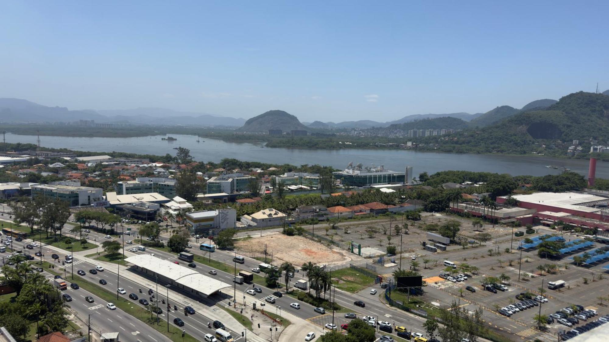 Super Com Excelente Localizacao, Proximo A *