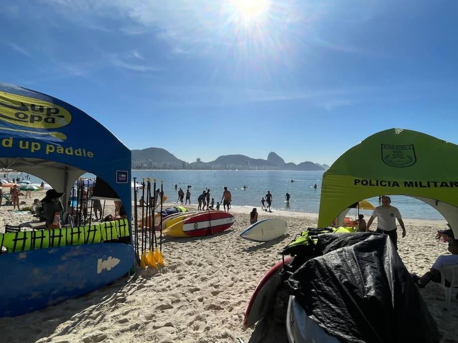 Amplo Em Frente A De Copacabana