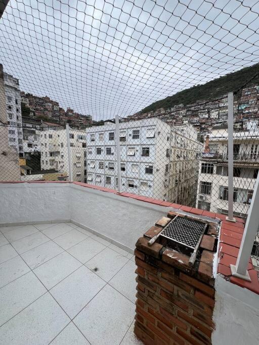 Cama Em Excelente Cobertura Com Vista A Favela *