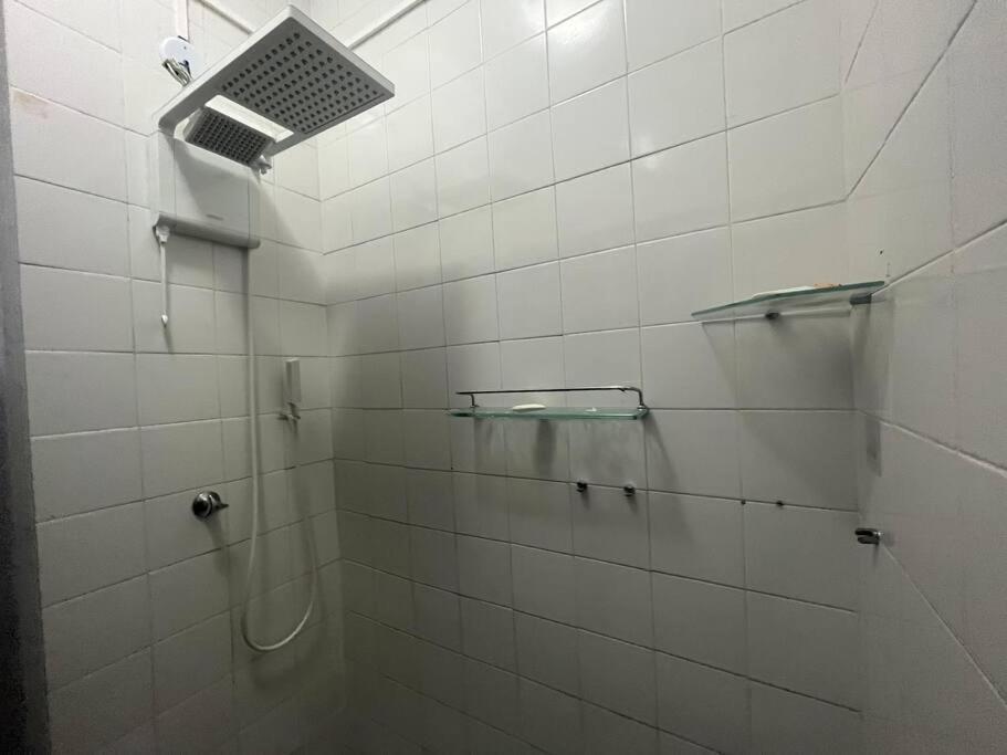Cama Em Excelente Cobertura Com Vista A Favela Apartamento *