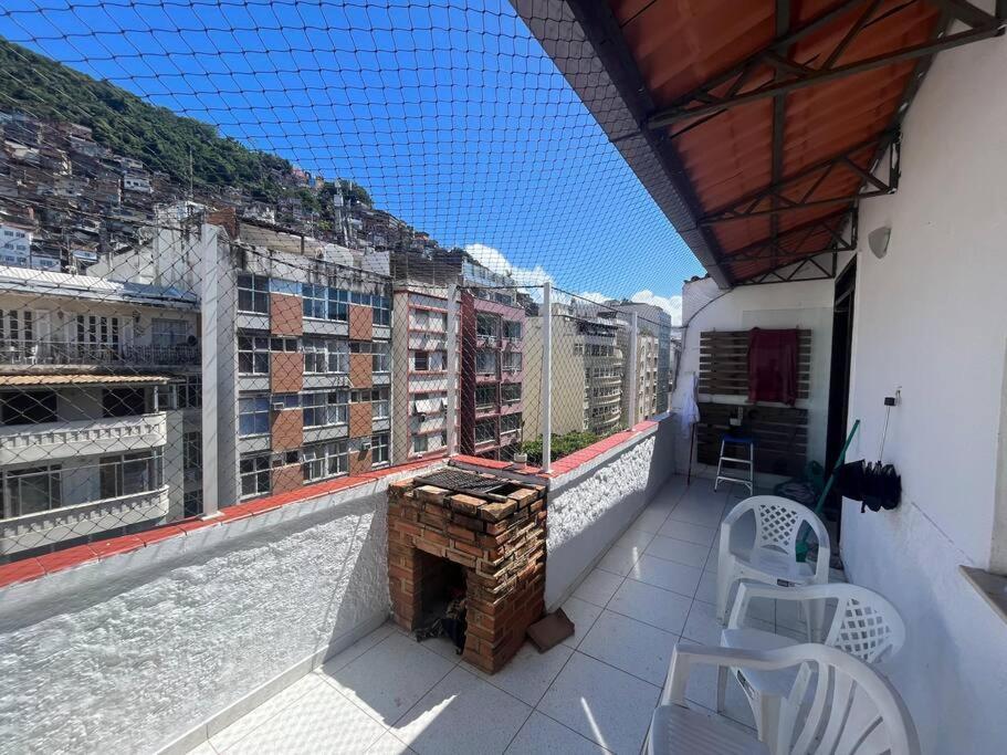 Cama Em Excelente Cobertura Com Vista A Favela Apartamento