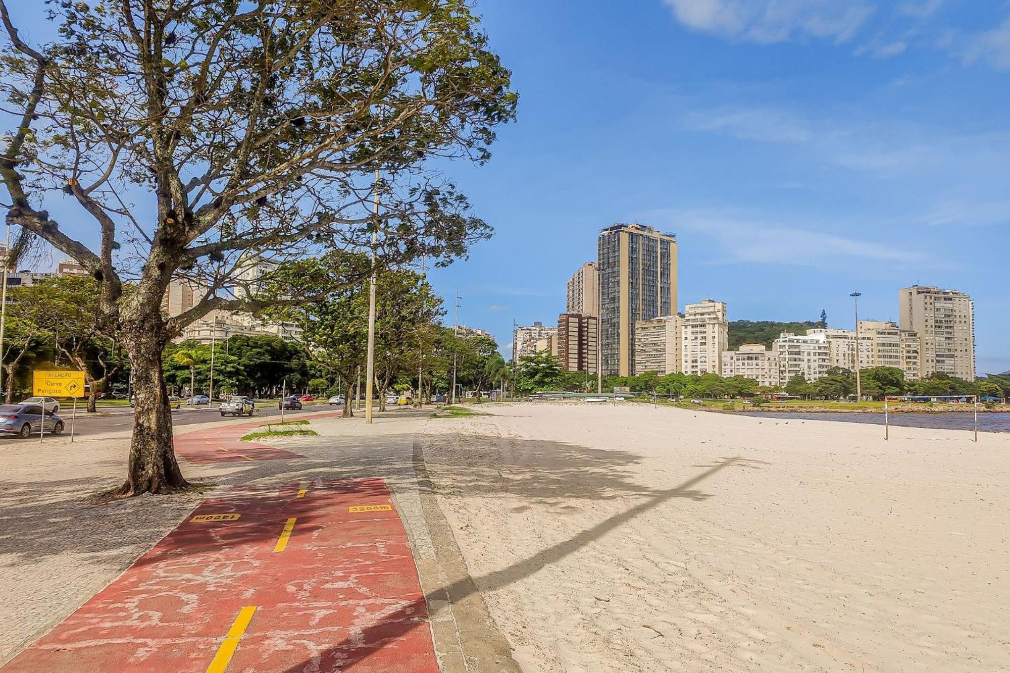 Botafogo, 4 E Vista O Pao De Acucar! * Rio de Janeiro