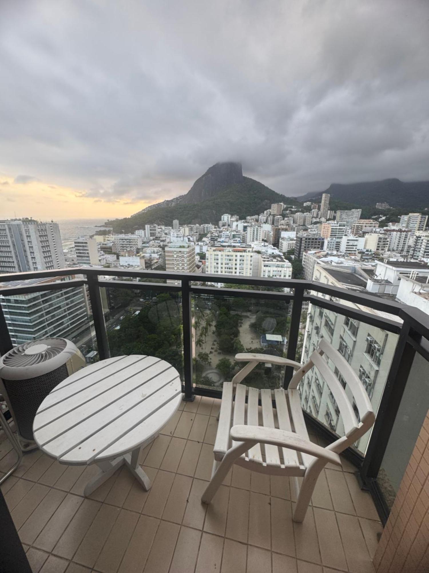 Vista Mar No Flat Leblon Com Piscina, Academia, Garagem E Arrumacao Diaria By Tata