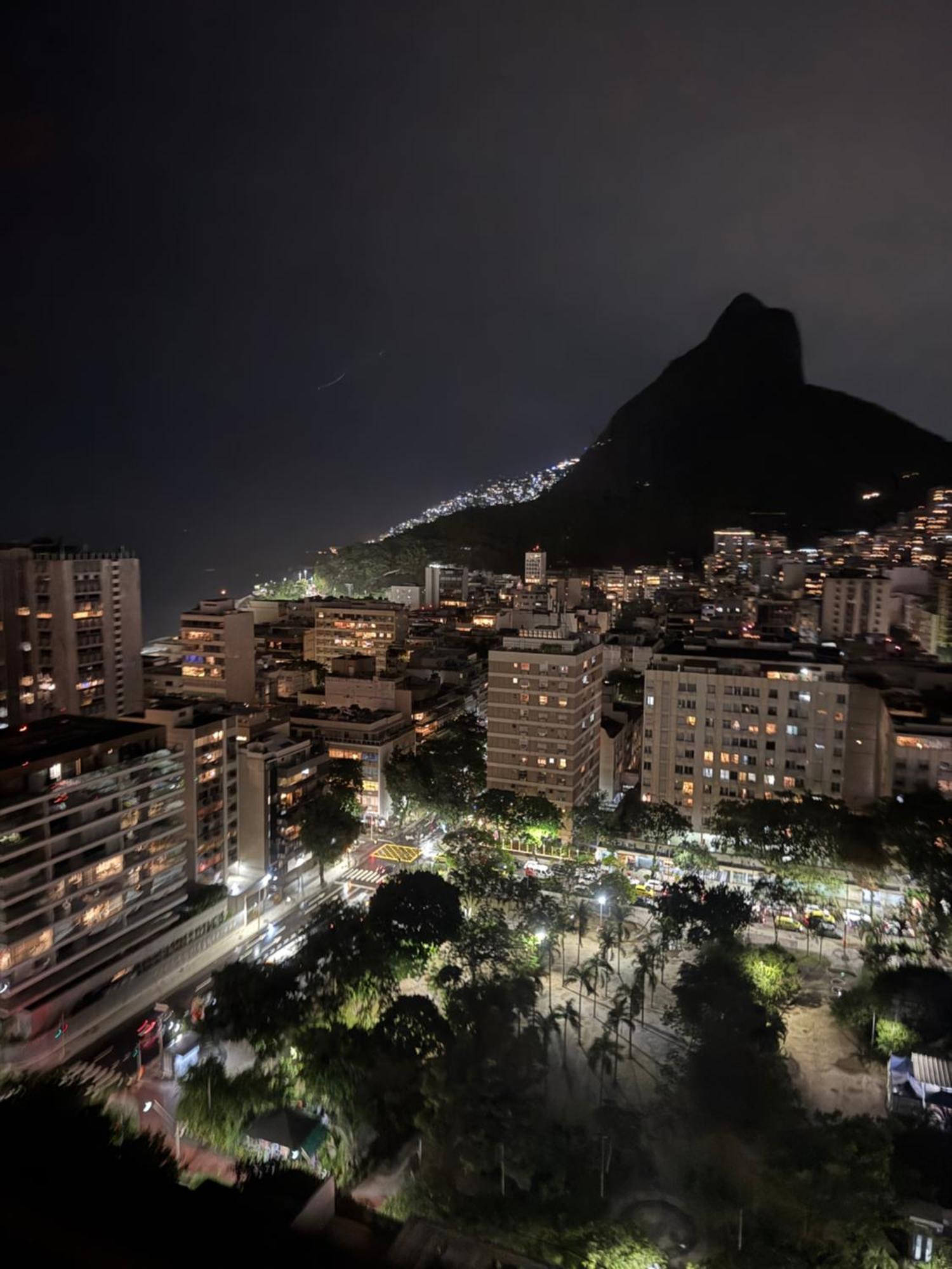 Vista Mar No Flat Leblon Com Piscina, Academia, Garagem E Arrumacao Diaria By Tata * Rio de Janeiro