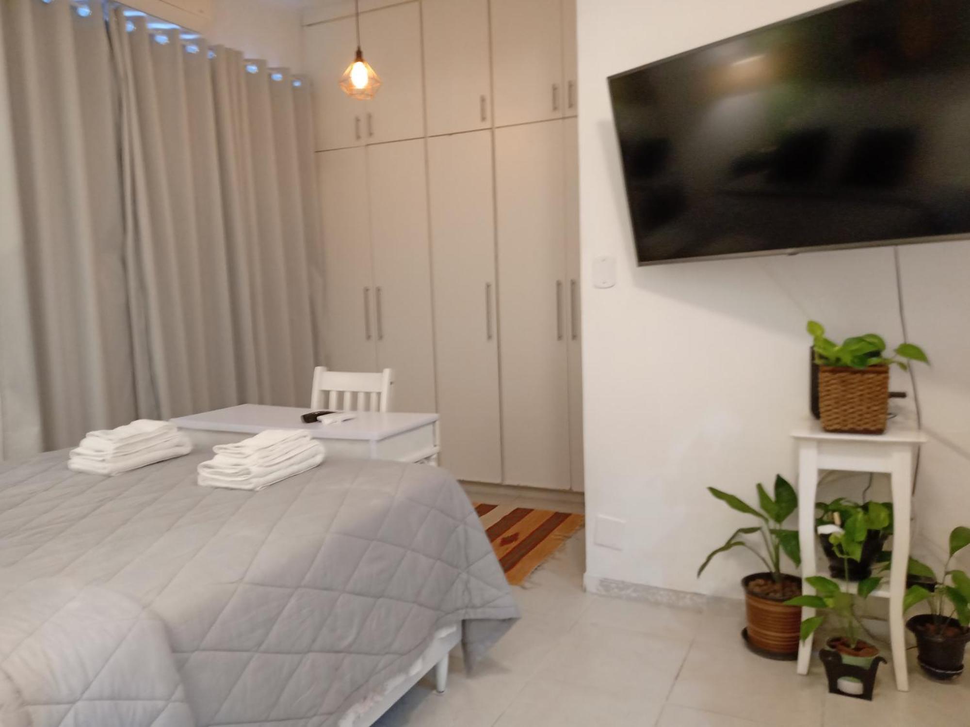 Apartment Between 2 Amazing Beaches