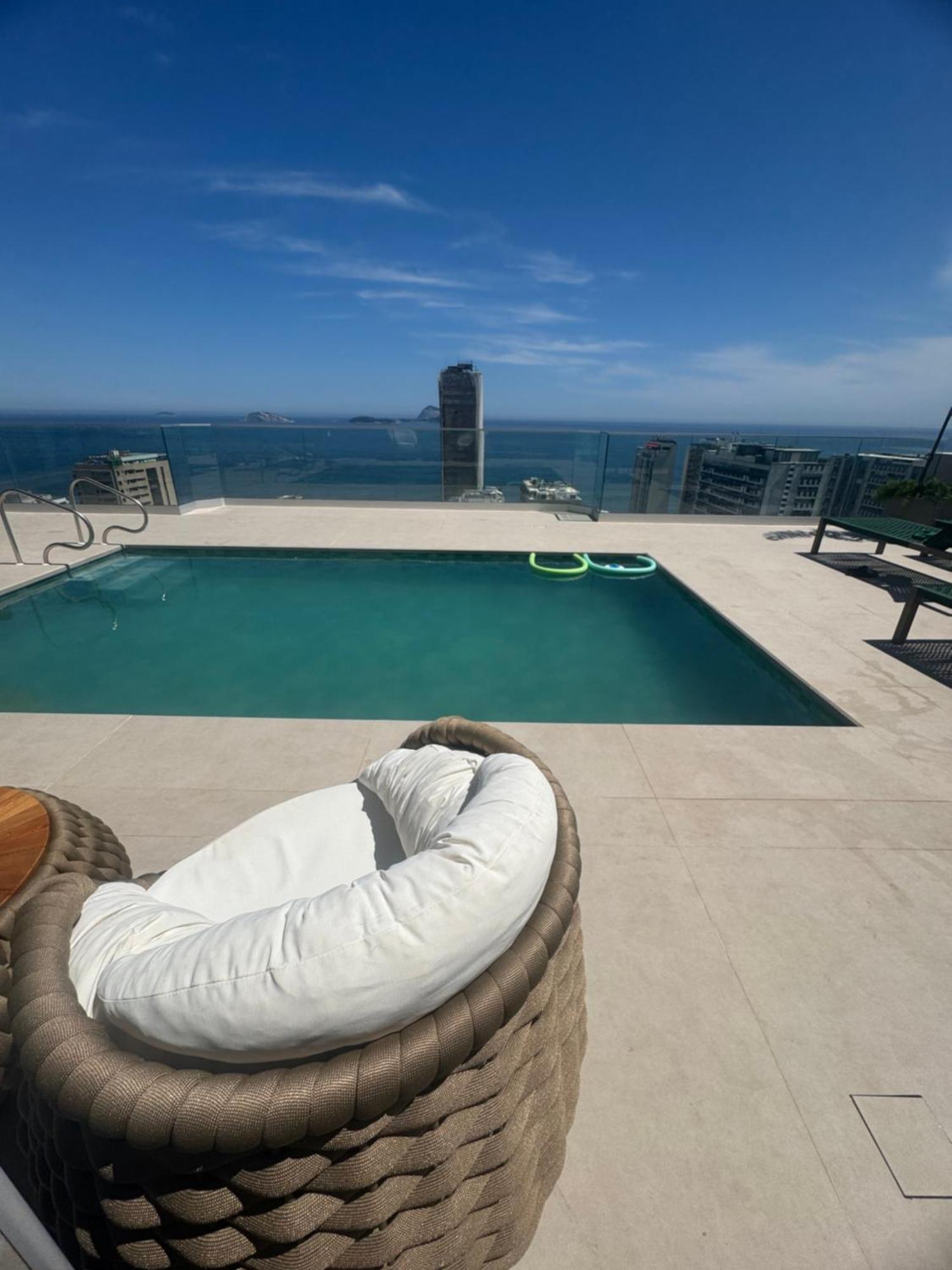 Flat Leblon: Oceanview Fitness & Daily Housekeeping