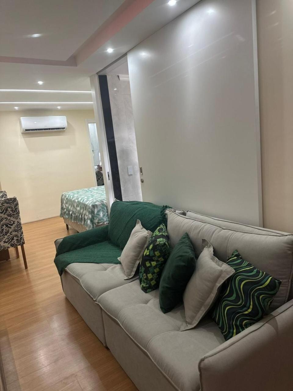 No Apartamento *