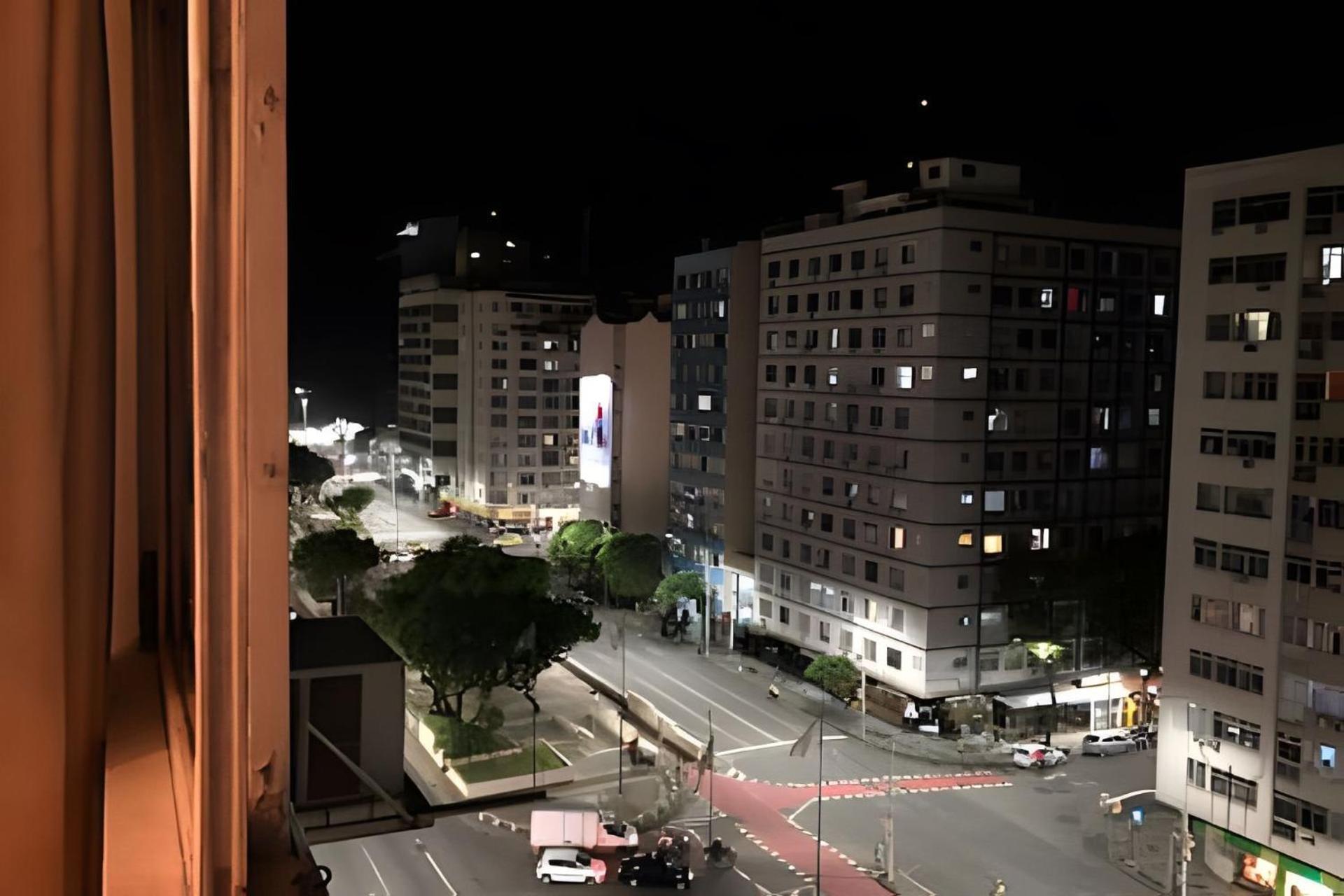 Apartamento Em Copacabana Com Vista Lateral Do Mar