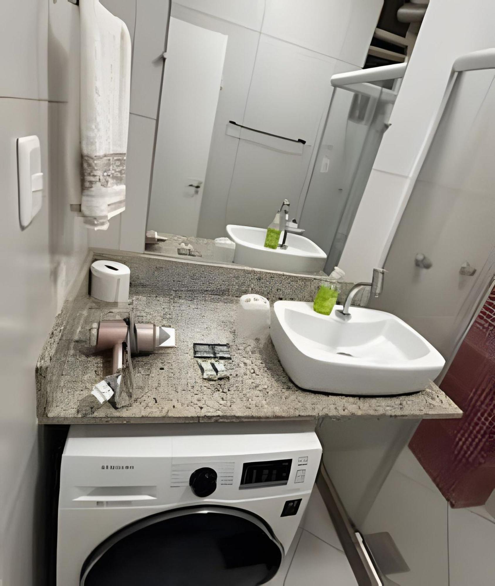 Apartamento Em Copacabana Com Vista Lateral Do Mar *