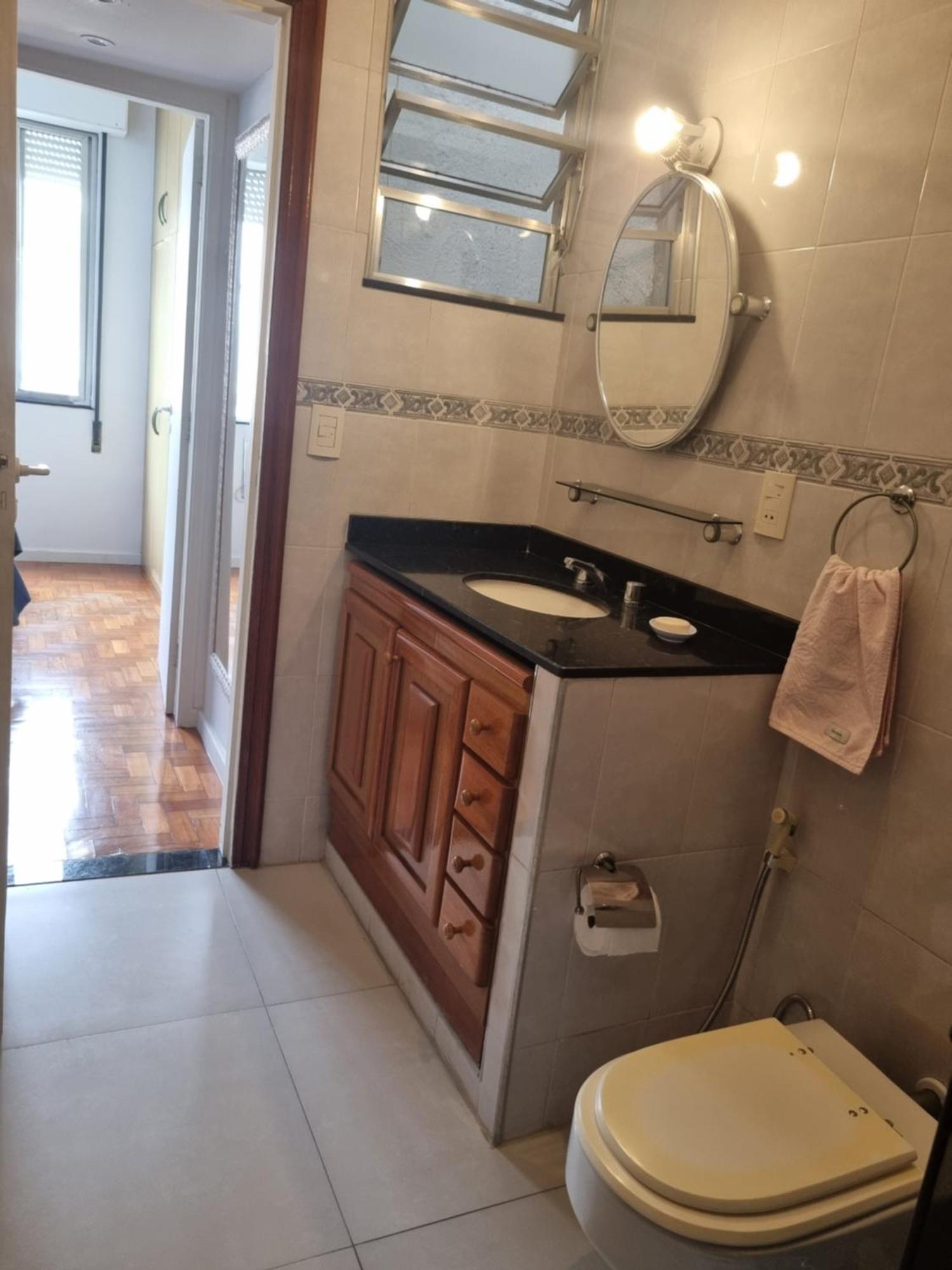 Ape Com 2 Quartos Super Bem Localizado Em Copa * Rio de Janeiro