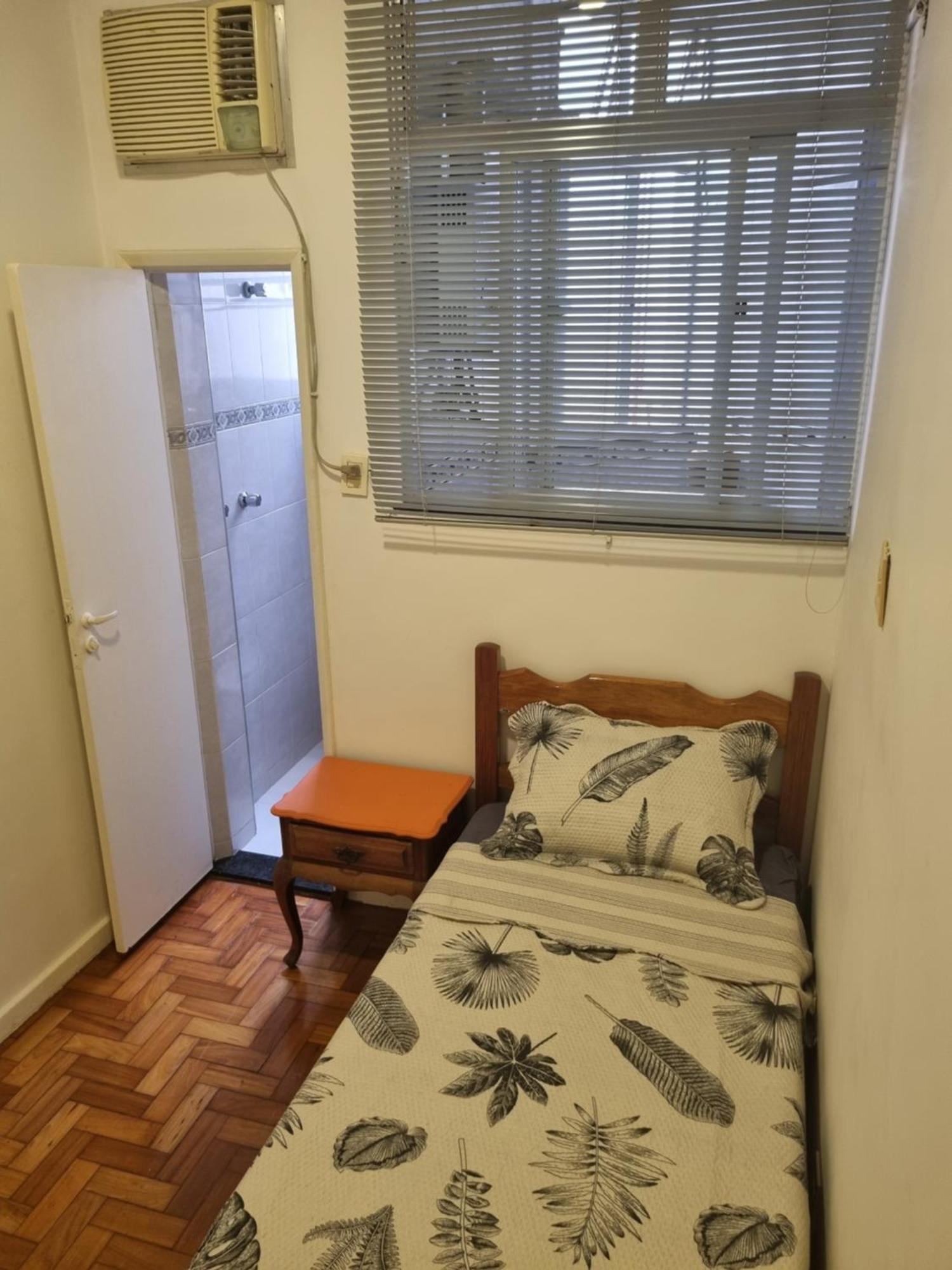 Ape Com 2 Quartos Super Bem Localizado Em Copa Rio de Janeiro