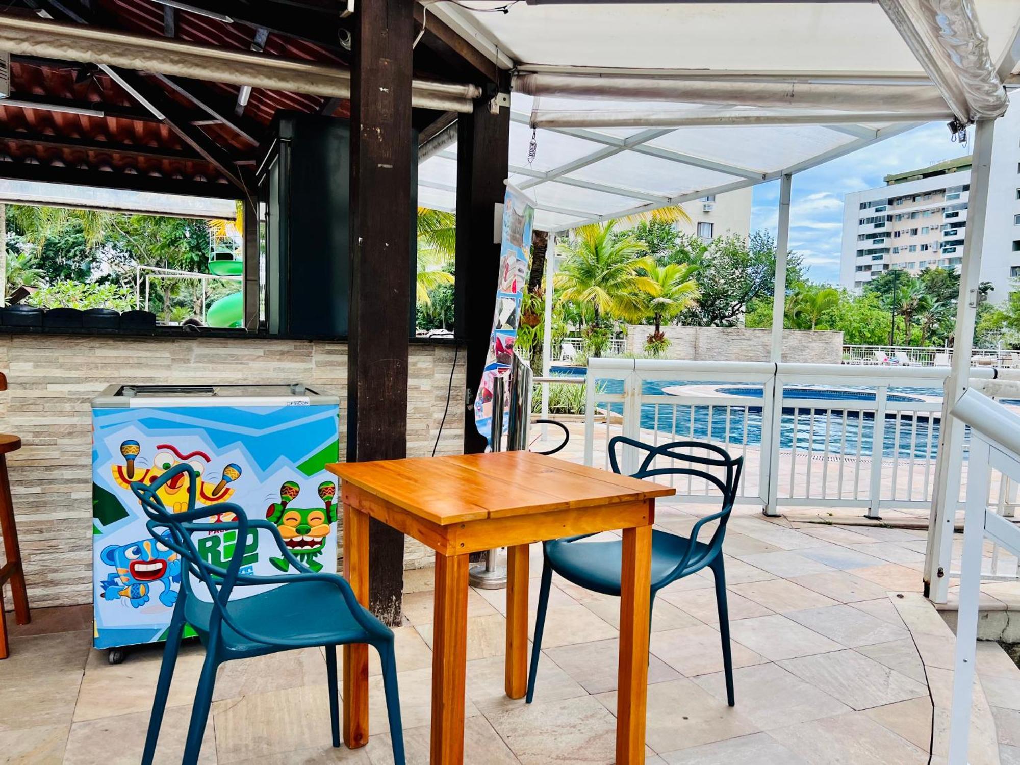 Apartamento Apto 2 Quartos Com Varanda Em Frente Ao Riocentro Barra Olimpica Wi-fi Rapido Piscina Cozinha Completa E Estacionamento Portaria 24h Sala Homeoffice Brinquedoteca E Parquinho Infantil Ideal Grupos Familias E A Trabalho Rio de Janeiro