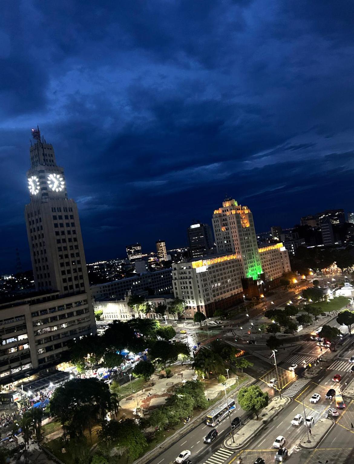 Localizacao Do Rio E Em Frente Ao Metro *
